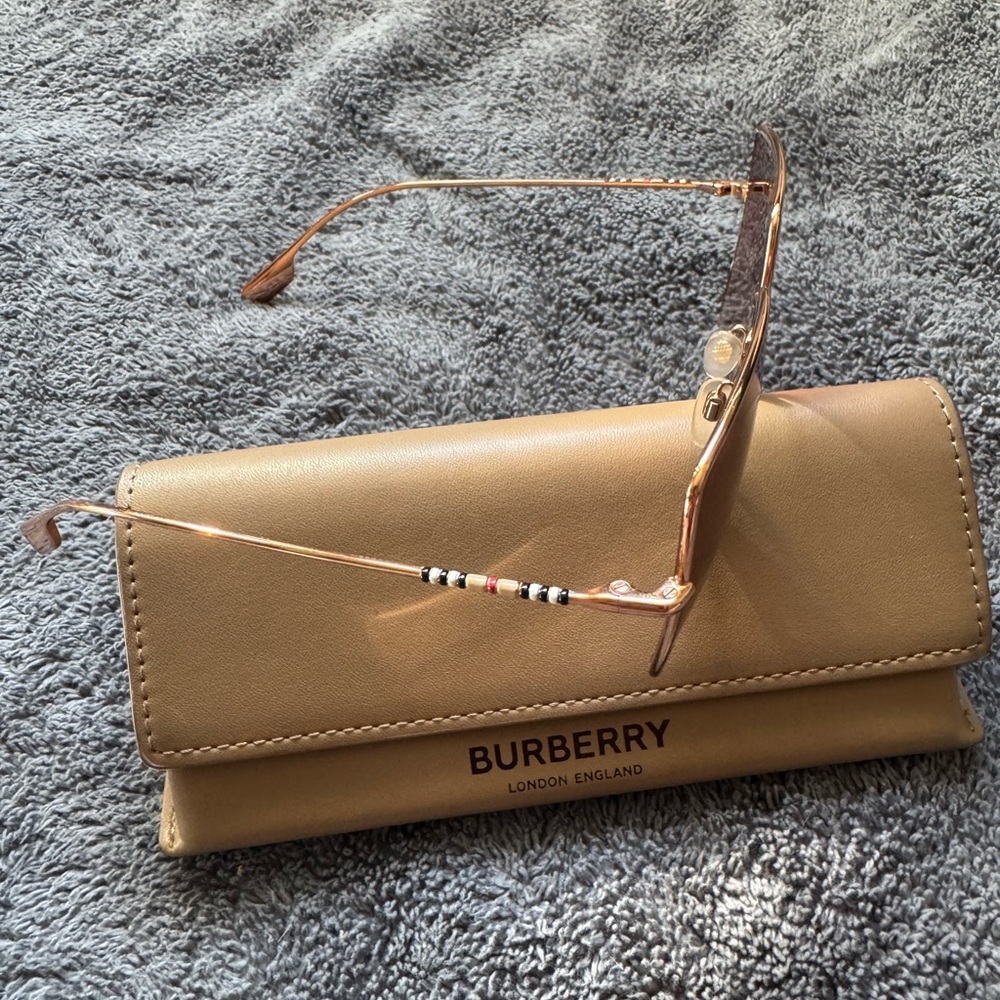 Burberry Daphne Women’s Sunglasses Rose Gold with Gradient Pink - Picture 2 of 2